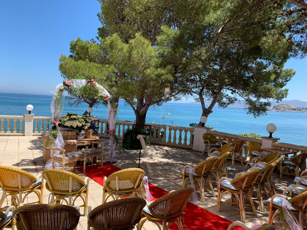 Mariage à l'hôtel Grifeu de Llança, sur la Costa Brava en Catalogne espagnole Mariage à l'hôtel Grifeu de Llança, sur la Costa Brava en Catalogne espagnole