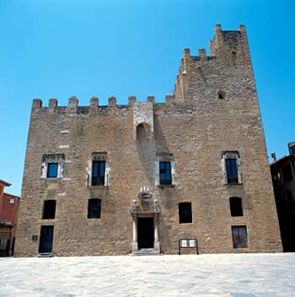 Château de la Bisbal d'Emporda Château de la Bisbal d'Emporda