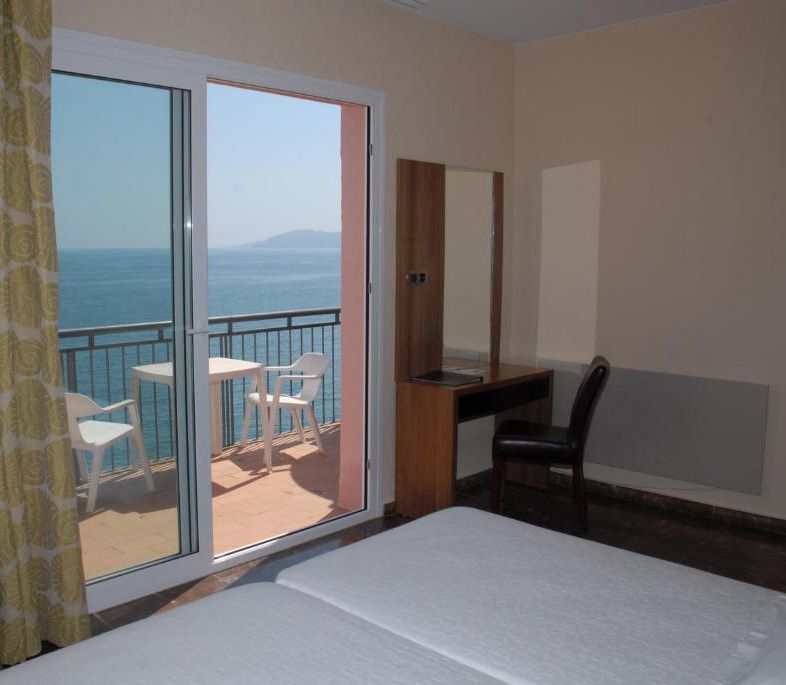 Chambre de l'hôtel Grifeu à Llança sur la Costa Brava en Espagne Chambre de l'hôtel Grifeu à Llança sur la Costa Brava en Espagne