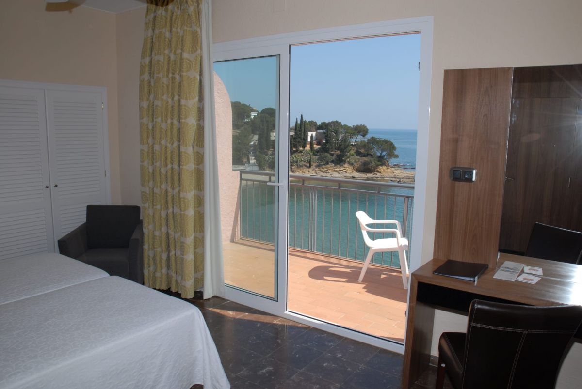 Chambre d'hôtel Prestige sur la Costa Brava, au bord de la Méditerranée Chambre d'hôtel Prestige sur la Costa Brava, au bord de la Méditerranée