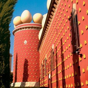 Vue extérieure du Musée de Figueres Vue extérieure du Musée de Figueres
